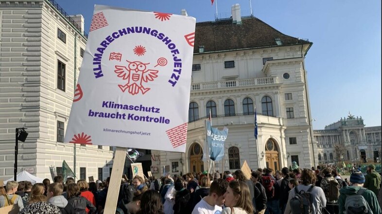 Klimarechnungshof sign at a protest in Vienna